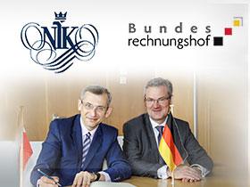 Logo NIK i logo Federalnej Izby Obrachunkowej Niemiec (BRH). Poniżej Krzysztof Kwiatkowski Prezes NIK orazKay Scheller Prezes Federalnej BHR.