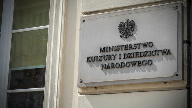 Tablica Ministerstwa Kultury i Dziedzictwa Narodowego