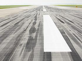 Ilustracja: Zdjęcie pasa startowego lotniska