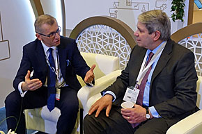 Krzysztof Kwiatkowski oraz Gen L. Dodaro podczas rozmowy