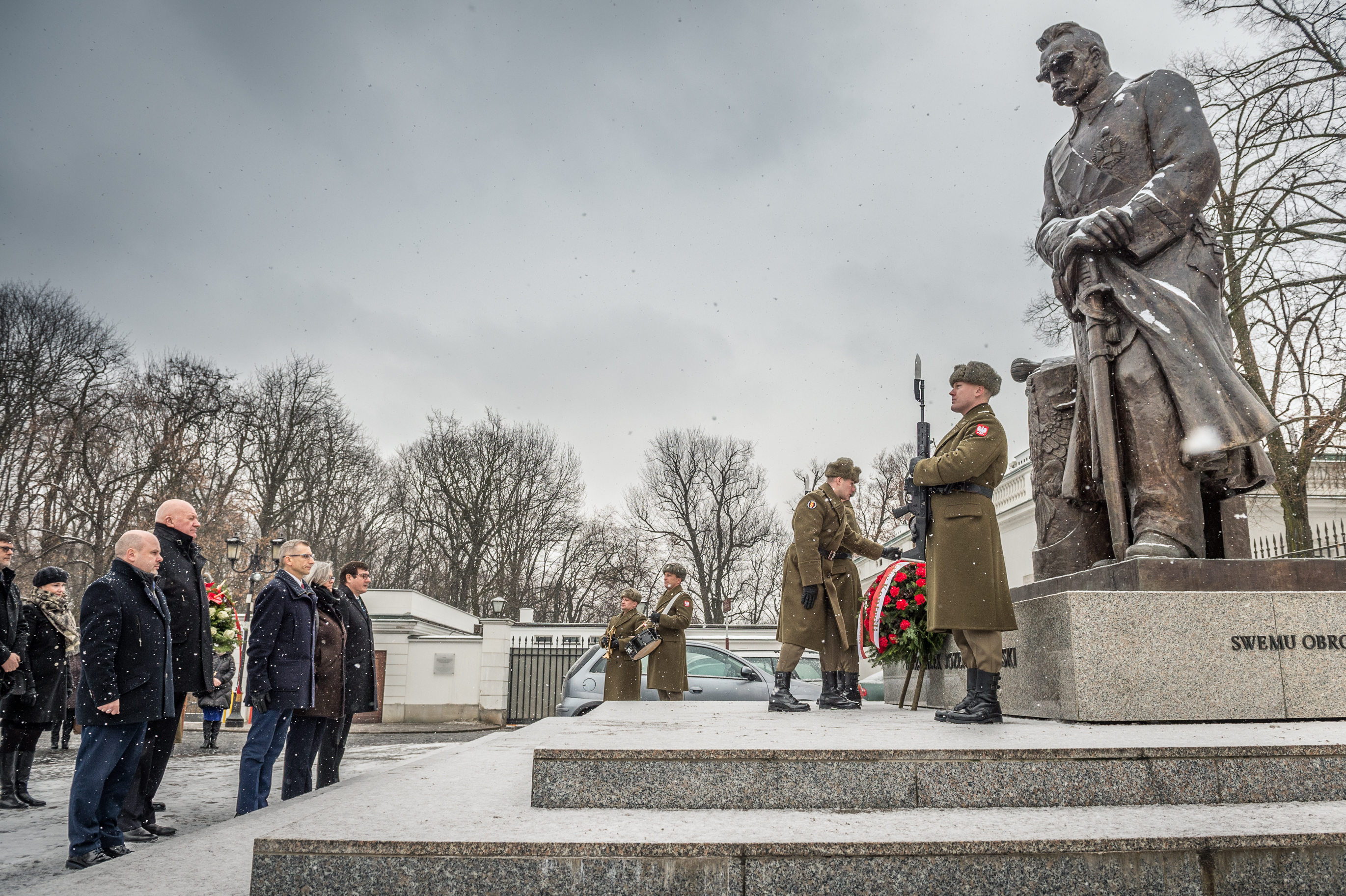 Złożenie wieńca pod pomnikiem Marszałka Józefa Piłsudskiego