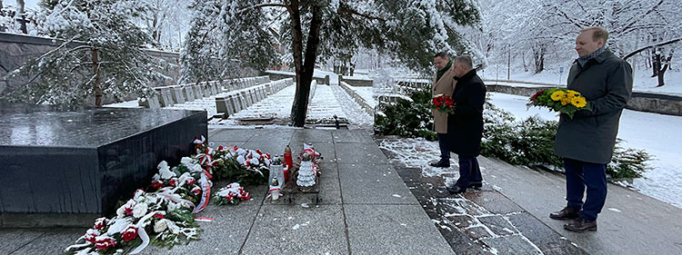Flowers laid at the military cemetery in Vilnius